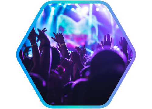 imagem de plateia em show com as m�os levantadas